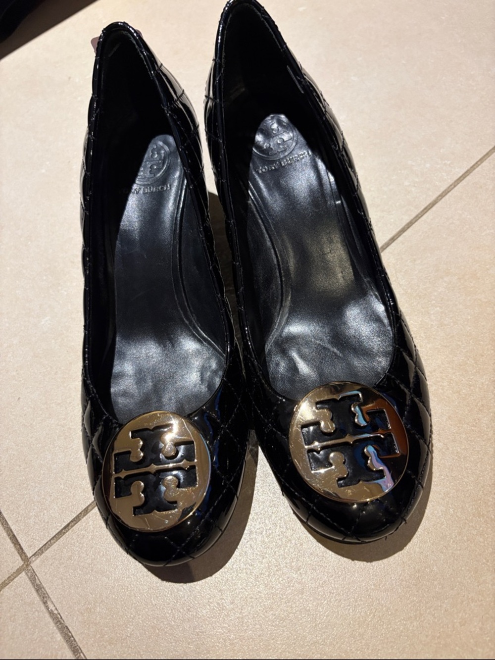 Tory Burch Quinn quilted patent leather wedges in black with a gold-tone-size 11